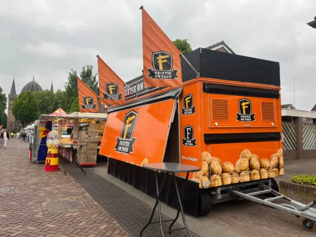 Bijna klaar voor de #jaarmarkt in Lierop!

Ook zo zin in een puntzak versefriet?

#puntzakfriet #versefrieten #foodtruck #frietjesvandefrituur #braderie #versefriet